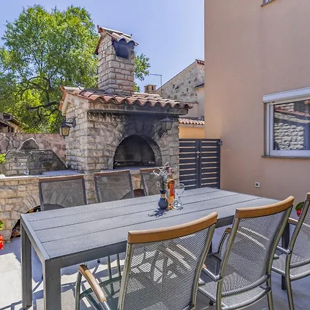 Mimoza Near Fazana For 13 Persons With Private Pool, Sea View, Pet Friendly - Only 800 Meters To The