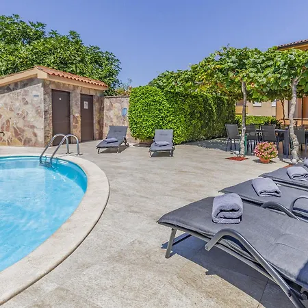 Mimoza Near Fazana For 13 Persons With Private Pool, Sea View, Pet Friendly - Only 800 Meters To The *