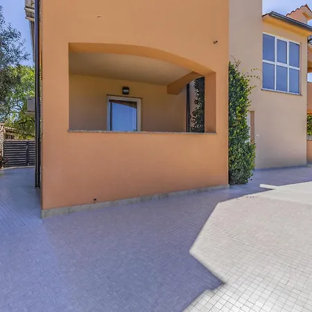 Vila Mimoza Near Fazana For 13 Persons With Private Pool, Sea View, Pet Friendly - Only 800 Meters To The *