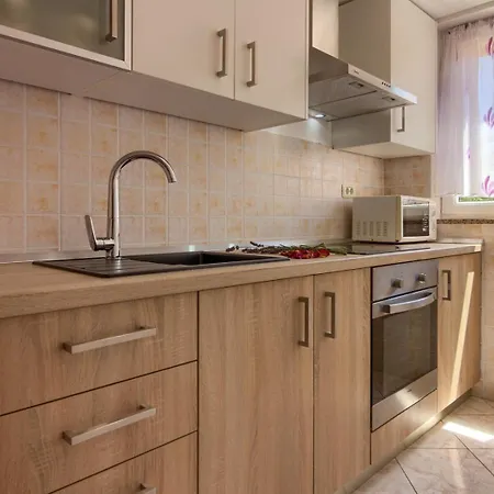 Vila Mimoza Near Fazana For 13 Persons With Private Pool, Sea View, Pet Friendly - Only 800 Meters To The