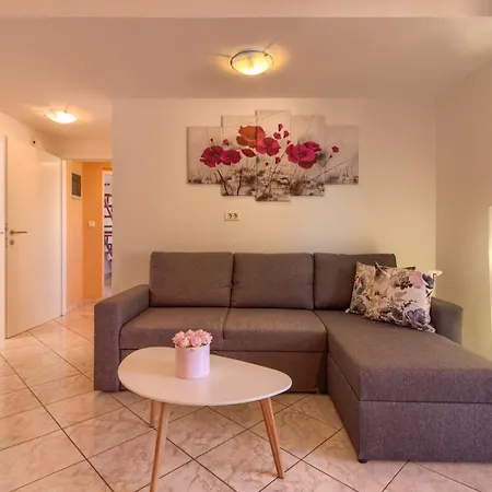 Mimoza Near Fazana For 13 Persons With Private Pool, Sea View, Pet Friendly - Only 800 Meters To The * Peroj