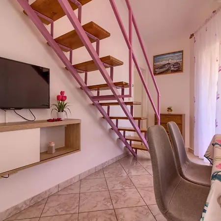 Vila Mimoza Near Fazana For 13 Persons With Private Pool, Sea View, Pet Friendly - Only 800 Meters To The Peroj