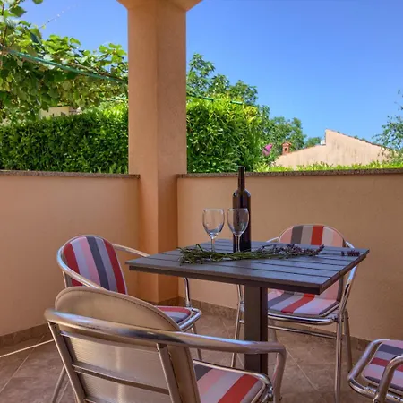 Vila Mimoza Near Fazana For 13 Persons With Private Pool, Sea View, Pet Friendly - Only 800 Meters To The