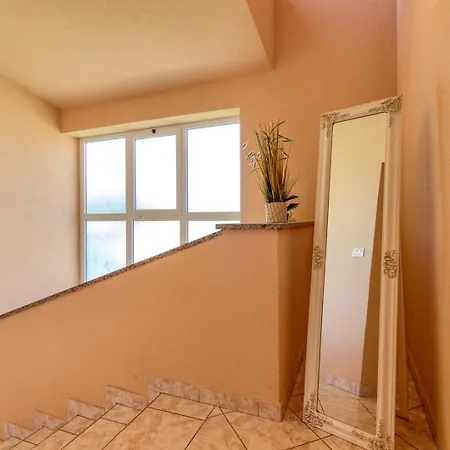 Vila Mimoza Near Fazana For 13 Persons With Private Pool, Sea View, Pet Friendly - Only 800 Meters To The *