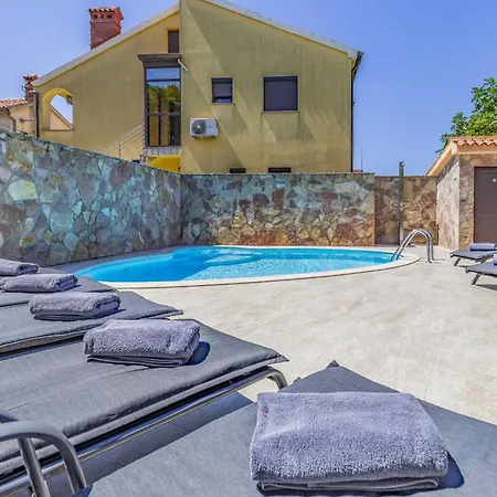 Mimoza Near Fazana For 13 Persons With Private Pool, Sea View, Pet Friendly - Only 800 Meters To The Peroj