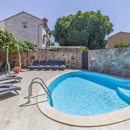 Vila Mimoza Near Fazana For 13 Persons With Private Pool, Sea View, Pet Friendly - Only 800 Meters To The
