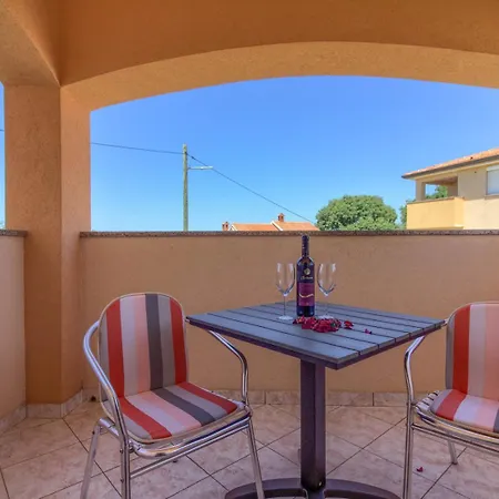 Vila Mimoza Near Fazana For 13 Persons With Private Pool, Sea View, Pet Friendly - Only 800 Meters To The *