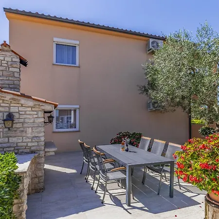 Vila Mimoza Near Fazana For 13 Persons With Private Pool, Sea View, Pet Friendly - Only 800 Meters To The *