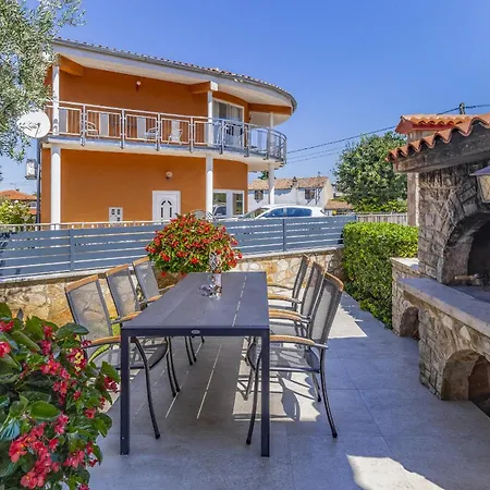 Mimoza Near Fazana For 13 Persons With Private Pool, Sea View, Pet Friendly - Only 800 Meters To The Vila *